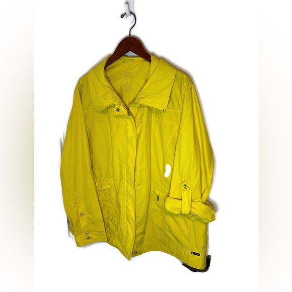 Jacket Marigold yellow, silver details,size 20, long & short sleeve convertible. - Picture 7 of 16
